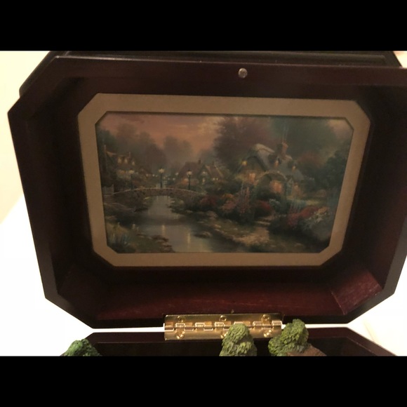 Thomas Kinkade wooden music box - Picture 5 of 7